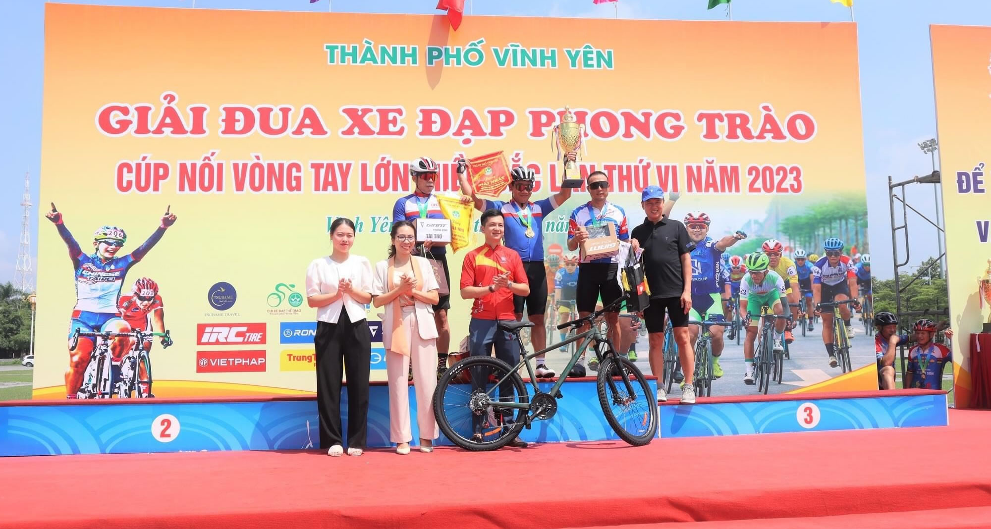 Xe đạp laux